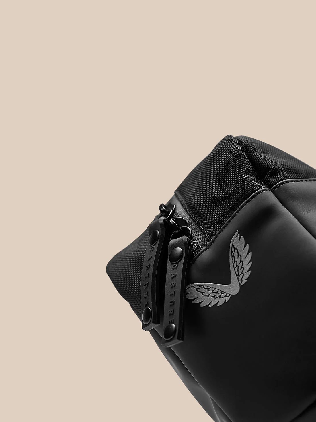 ACTIVE WASH BAG - BLACK - Image 3